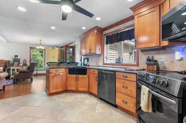 4 Faith Drive, Derry, NH 03038