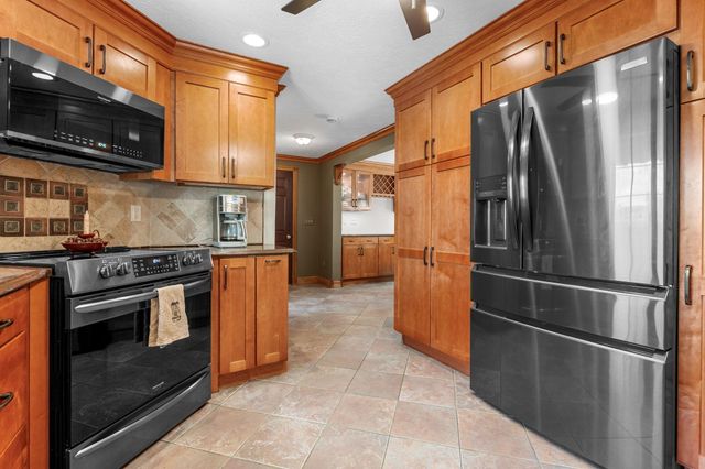 4 Faith Drive, Derry, NH 03038