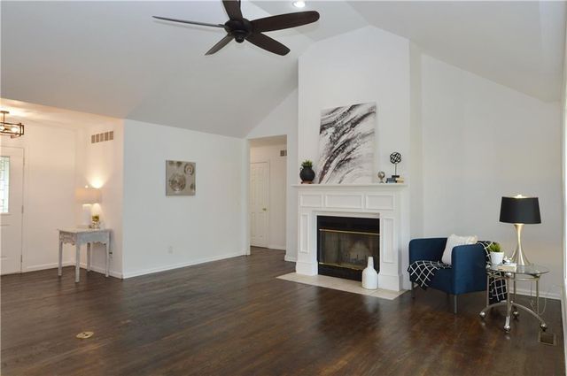 11 Chadwick Lane, Country Club, MO 64506