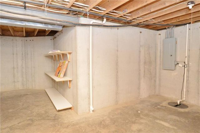 11 Chadwick Lane, Country Club, MO 64506