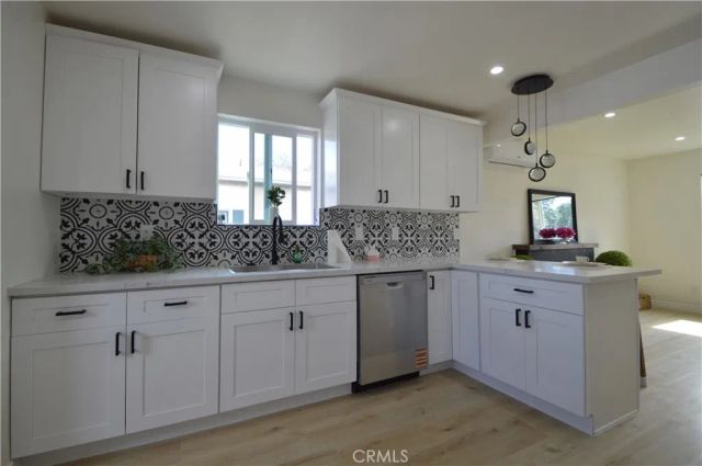 551 W 101 Street, Los Angeles, CA 90044