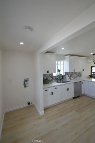 551 W 101 Street, Los Angeles, CA 90044