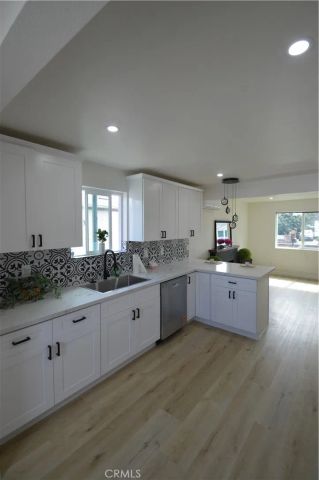 551 W 101 Street, Los Angeles, CA 90044