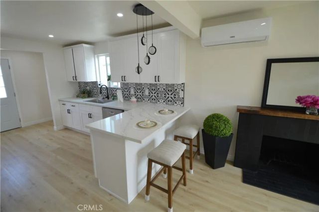 551 W 101 Street, Los Angeles, CA 90044