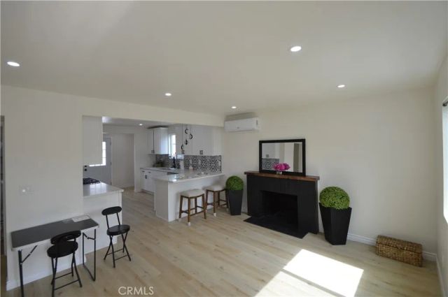 551 W 101 Street, Los Angeles, CA 90044