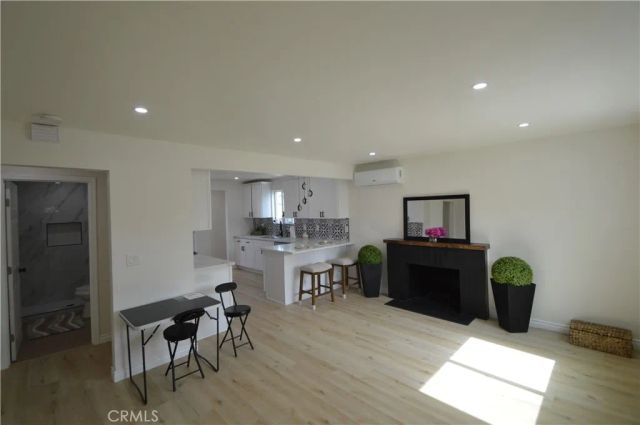 551 W 101 Street, Los Angeles, CA 90044