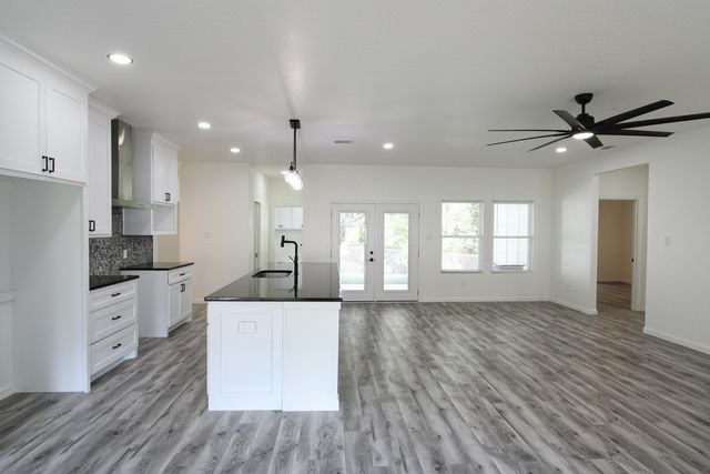 842 White Oak Drive, Woodway, TX 76712