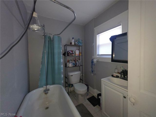 1203 Woodland Street NW, Warren, OH 44483