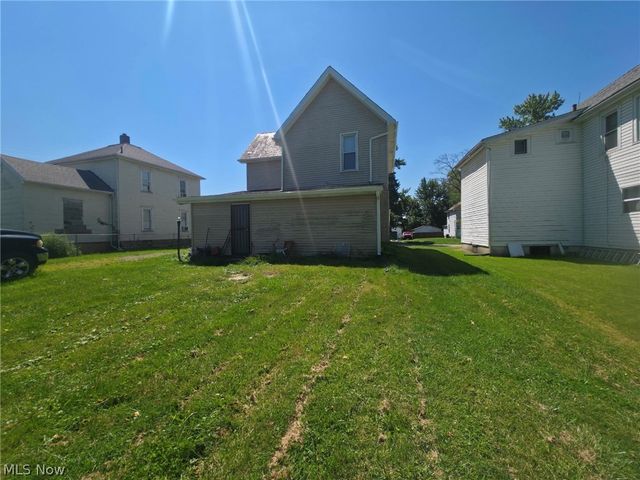 1203 Woodland Street NW, Warren, OH 44483