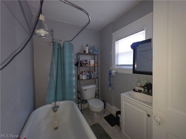1203 Woodland Street NW, Warren, OH 44483