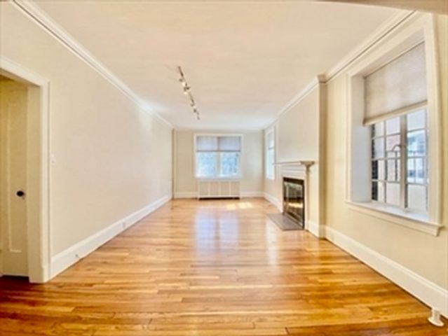 205 Mt Auburn St 1D, Cambridge, MA 02138