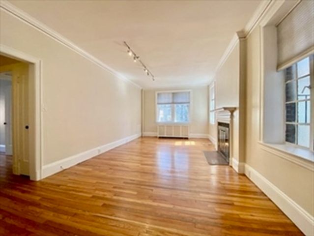 205 Mt Auburn St 1D, Cambridge, MA 02138