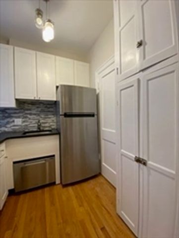 205 Mt Auburn St 1D, Cambridge, MA 02138