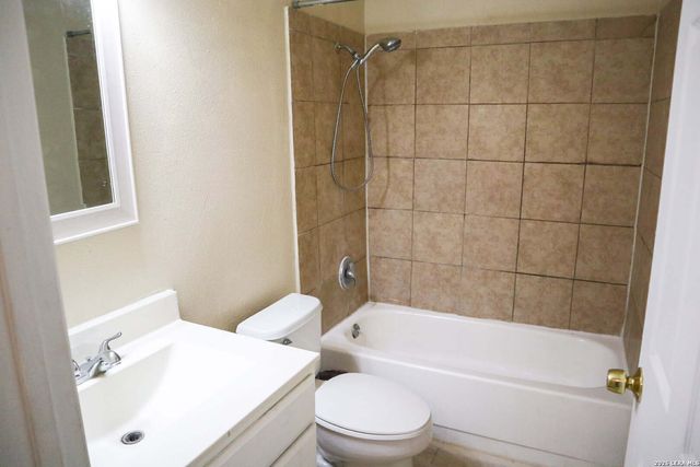 1223 Longmont, San Antonio, TX 78245