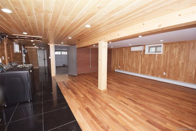 86-16 262nd Street, Floral Park, NY 11001