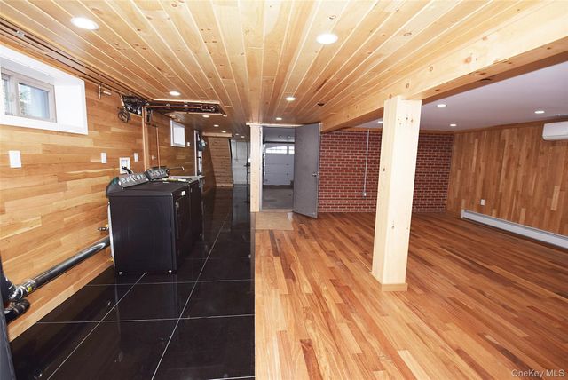 86-16 262nd Street, Floral Park, NY 11001