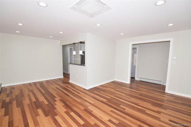 86-16 262nd Street, Floral Park, NY 11001