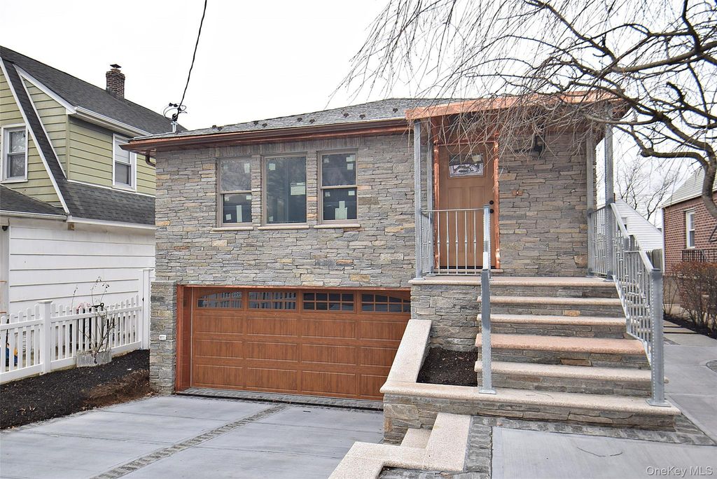 86-16 262nd Street, Floral Park, NY 11001