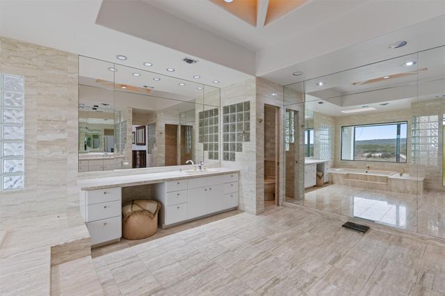 26100 Countryside DR, Spicewood, TX 78669