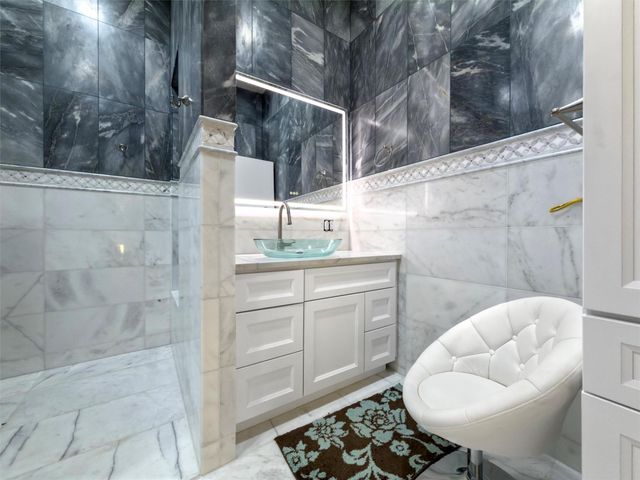 26100 Countryside DR, Spicewood, TX 78669