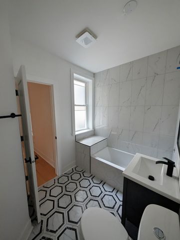 616 W Patterson Avenue 1W, Chicago, IL 60613