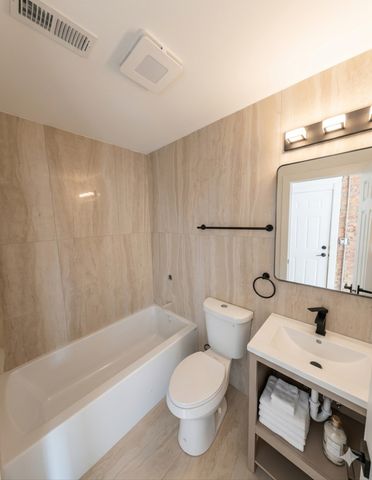 616 W Patterson Avenue 1W, Chicago, IL 60613