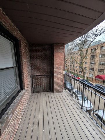 616 W Patterson Avenue 1W, Chicago, IL 60613
