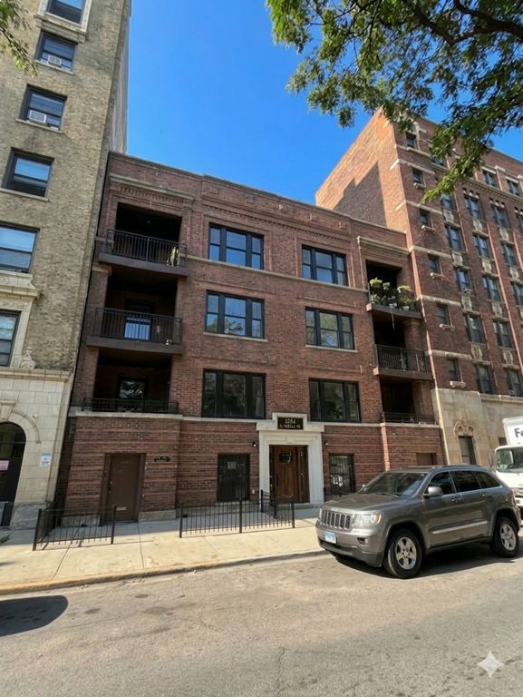 616 W Patterson Avenue 1W, Chicago, IL 60613