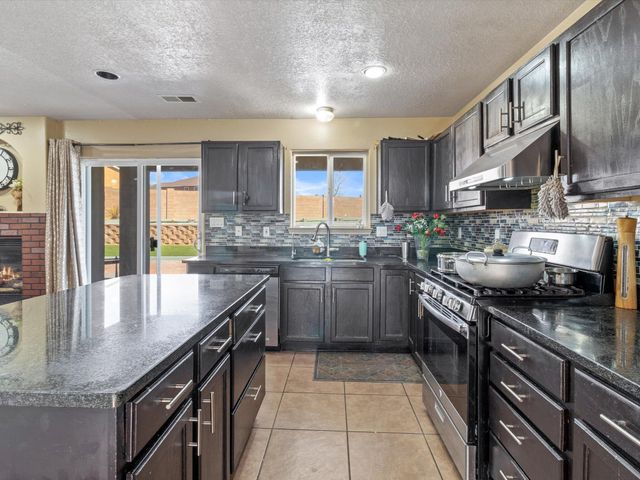 3908 Oasis Springs Road NE, Rio Rancho, NM 87144