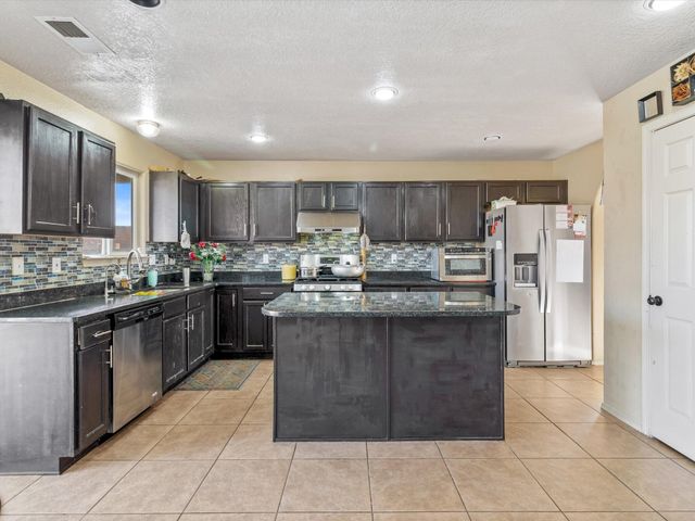 3908 Oasis Springs Road NE, Rio Rancho, NM 87144