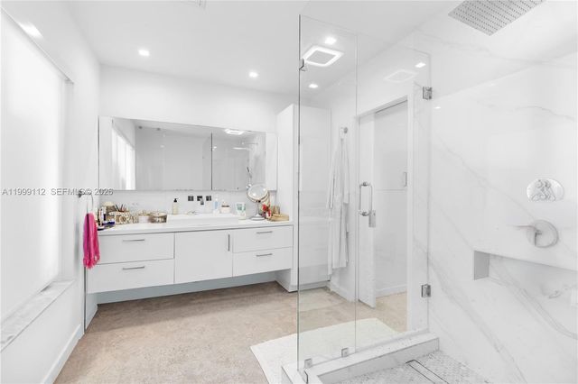 524 Warren Ln, Key Biscayne, FL 33149