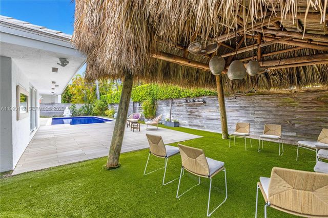 524 Warren Ln, Key Biscayne, FL 33149