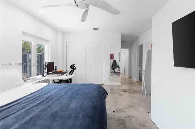 524 Warren Ln, Key Biscayne, FL 33149