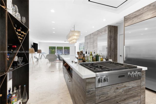 524 Warren Ln, Key Biscayne, FL 33149