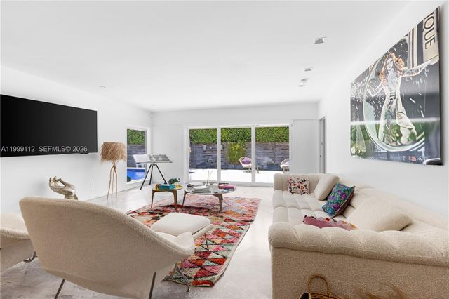 524 Warren Ln, Key Biscayne, FL 33149