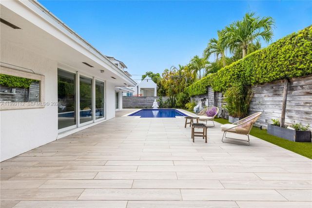 524 Warren Ln, Key Biscayne, FL 33149