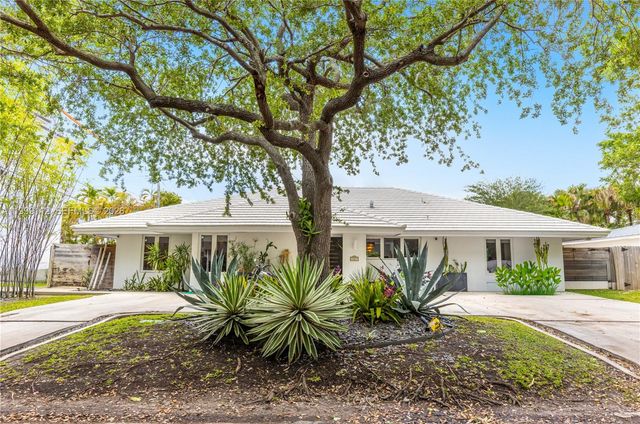 524 Warren Ln, Key Biscayne, FL 33149