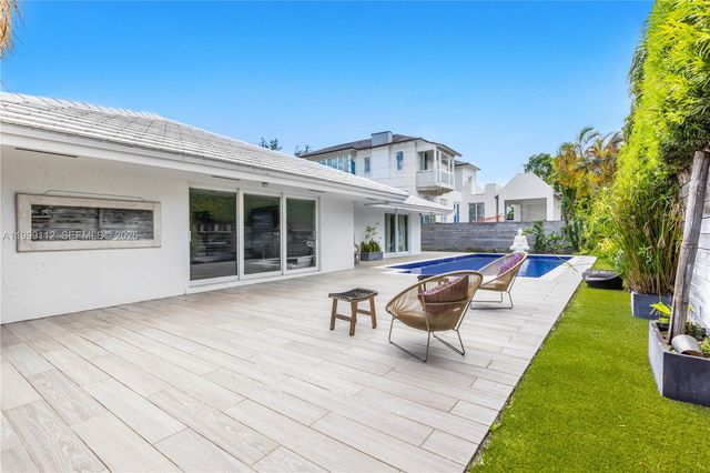 524 Warren Ln, Key Biscayne, FL 33149
