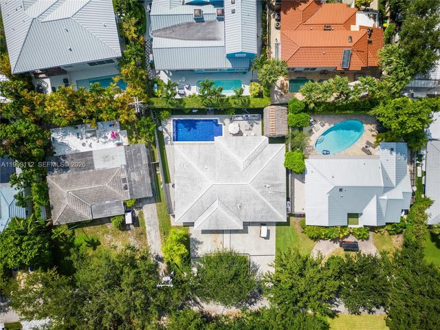 524 Warren Ln, Key Biscayne, FL 33149