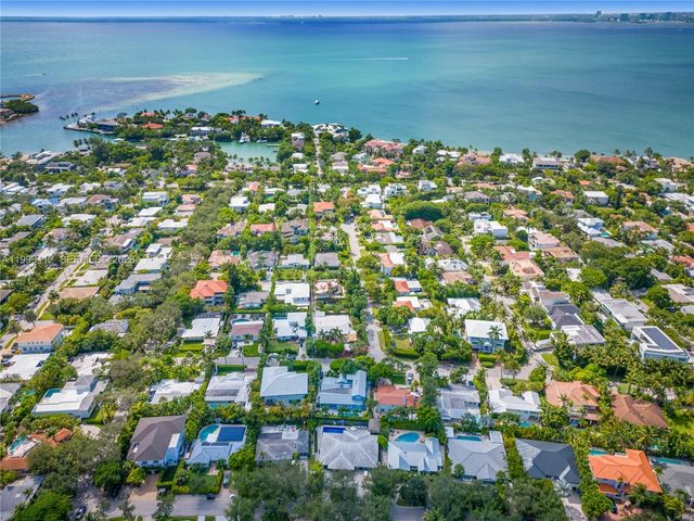 524 Warren Ln, Key Biscayne, FL 33149