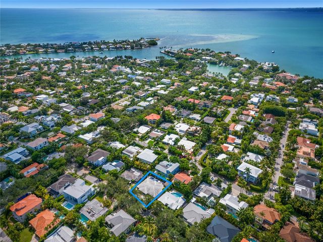 524 Warren Ln, Key Biscayne, FL 33149