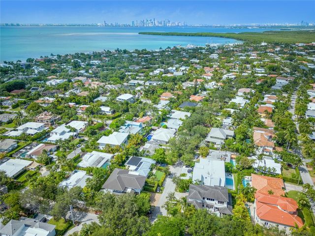 524 Warren Ln, Key Biscayne, FL 33149