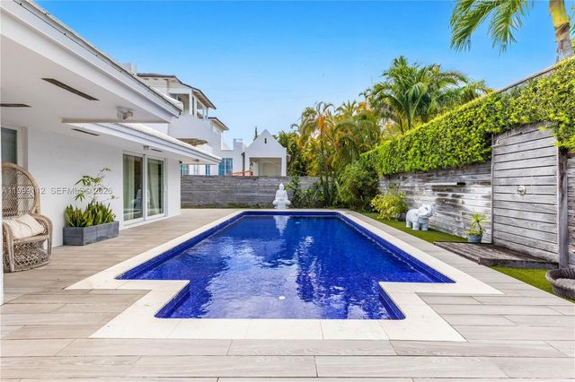 524 Warren Ln, Key Biscayne, FL 33149