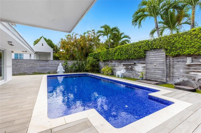 524 Warren Ln, Key Biscayne, FL 33149