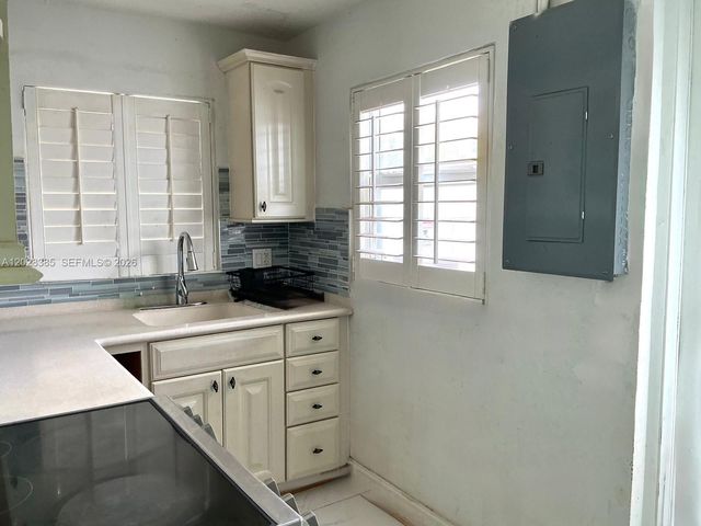 6025 SW 40th St, Miramar, FL 33023
