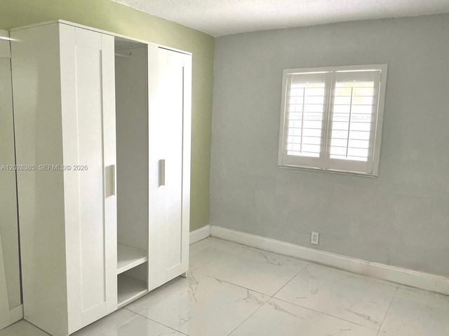 6025 SW 40th St, Miramar, FL 33023