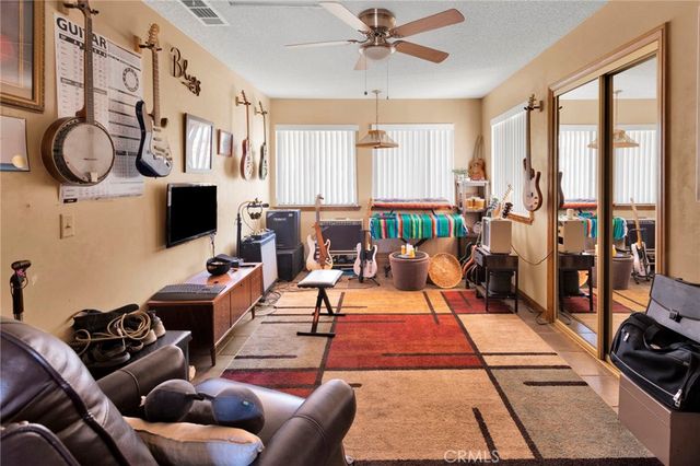 13094 Modoc Court, Apple Valley, CA 92308