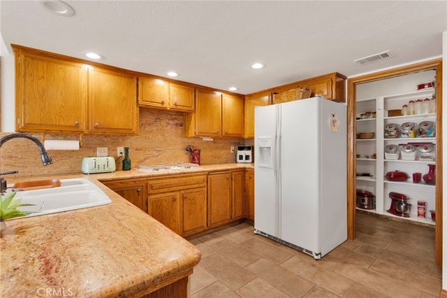 13094 Modoc Court, Apple Valley, CA 92308
