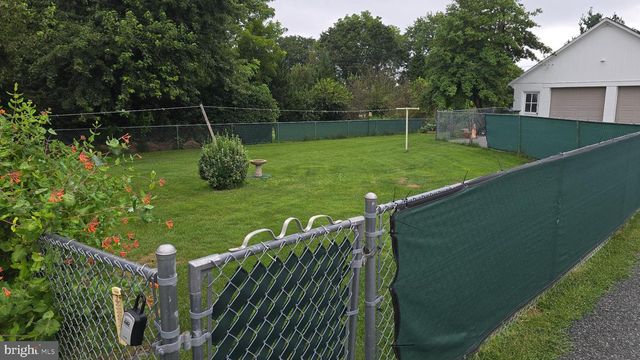 31 N MARKET ST, Fawn Grove, PA 17321