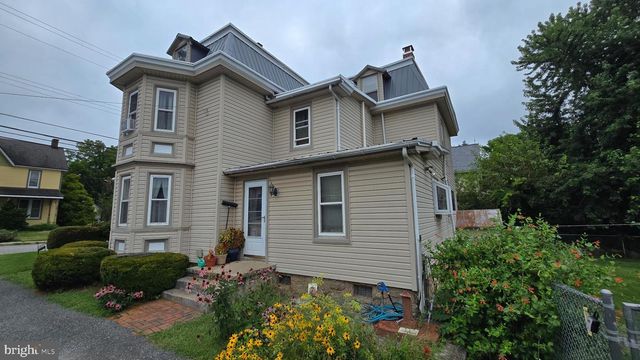 31 N MARKET ST, Fawn Grove, PA 17321